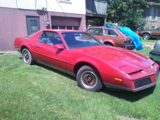1983 Pontiac Firebird S/E Coupe 2-Door 5.0L 89k clean car 1983 Pontiac Firebird Se