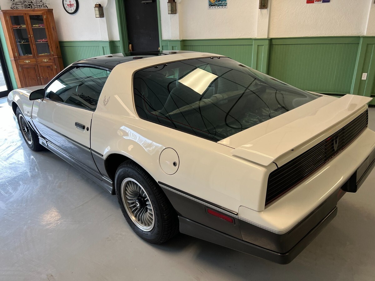 1983 Pontiac Firebird TRANS AM - photo 2