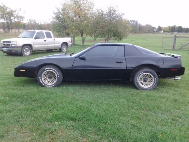 1983 Pontiac Trans Am T-top hatchback - photo 2