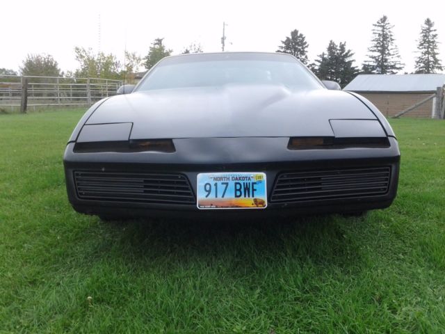 1983 Pontiac Trans Am T-top hatchback - photo 5
