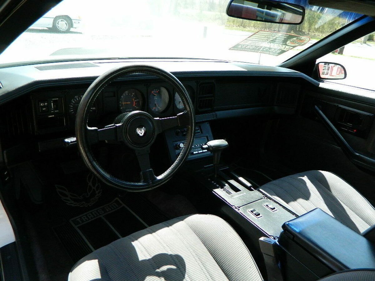 1983 Pontiac Trans Am Firebird - photo 10