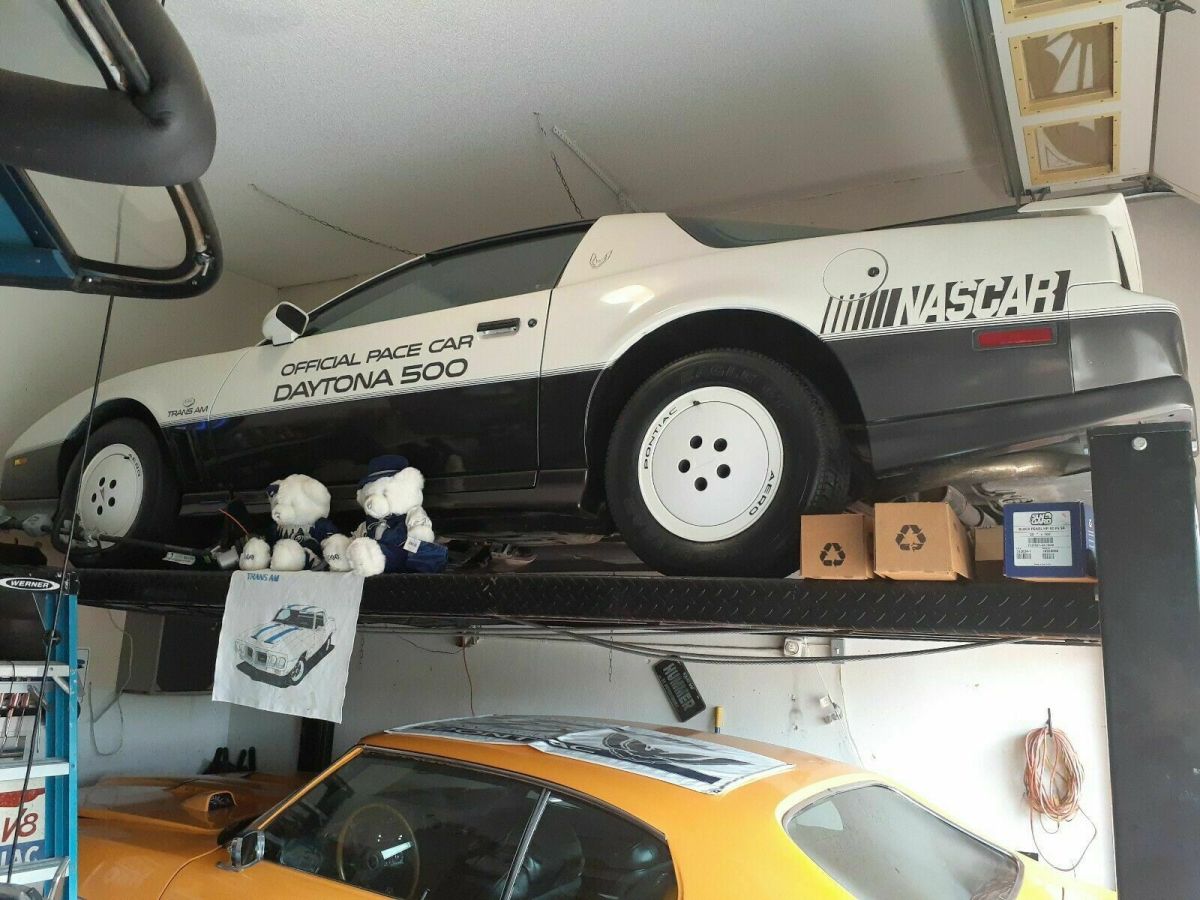 1983 Pontiac Firebird trans am 5.0l - photo 2