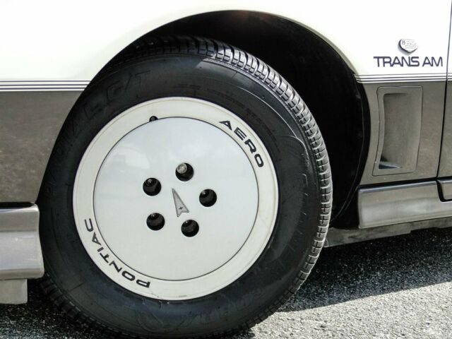 1983 Pontiac Trans Am Daytona 500 Pace CAR - photo 5