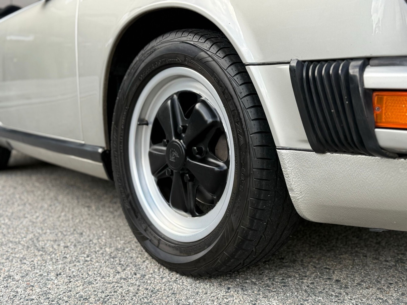 1983 Porsche 911 SC - photo 2