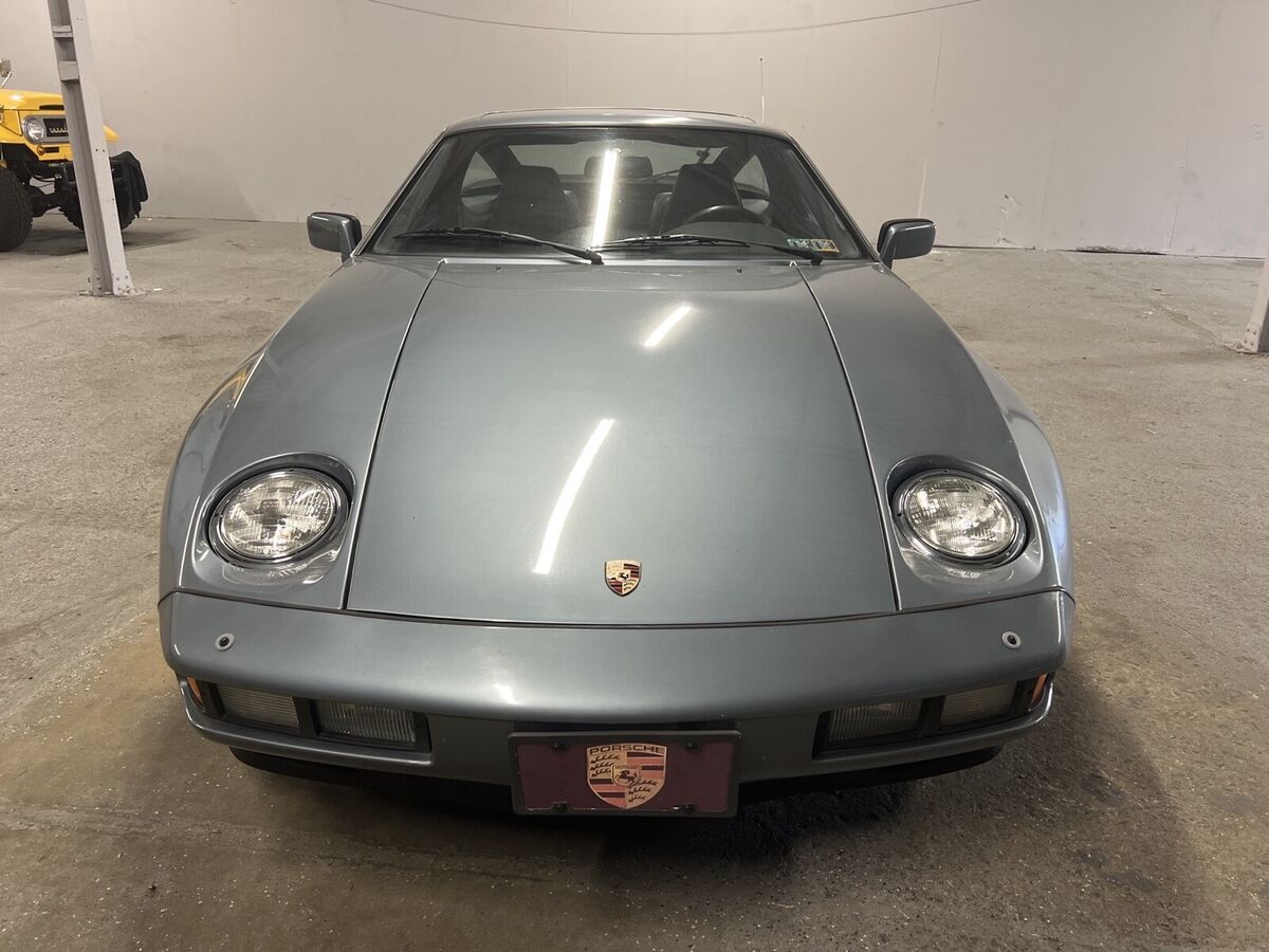 1983 Porsche 928 S - photo 2