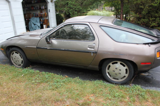 1983 Porsche 928 2 DOOR - photo 7