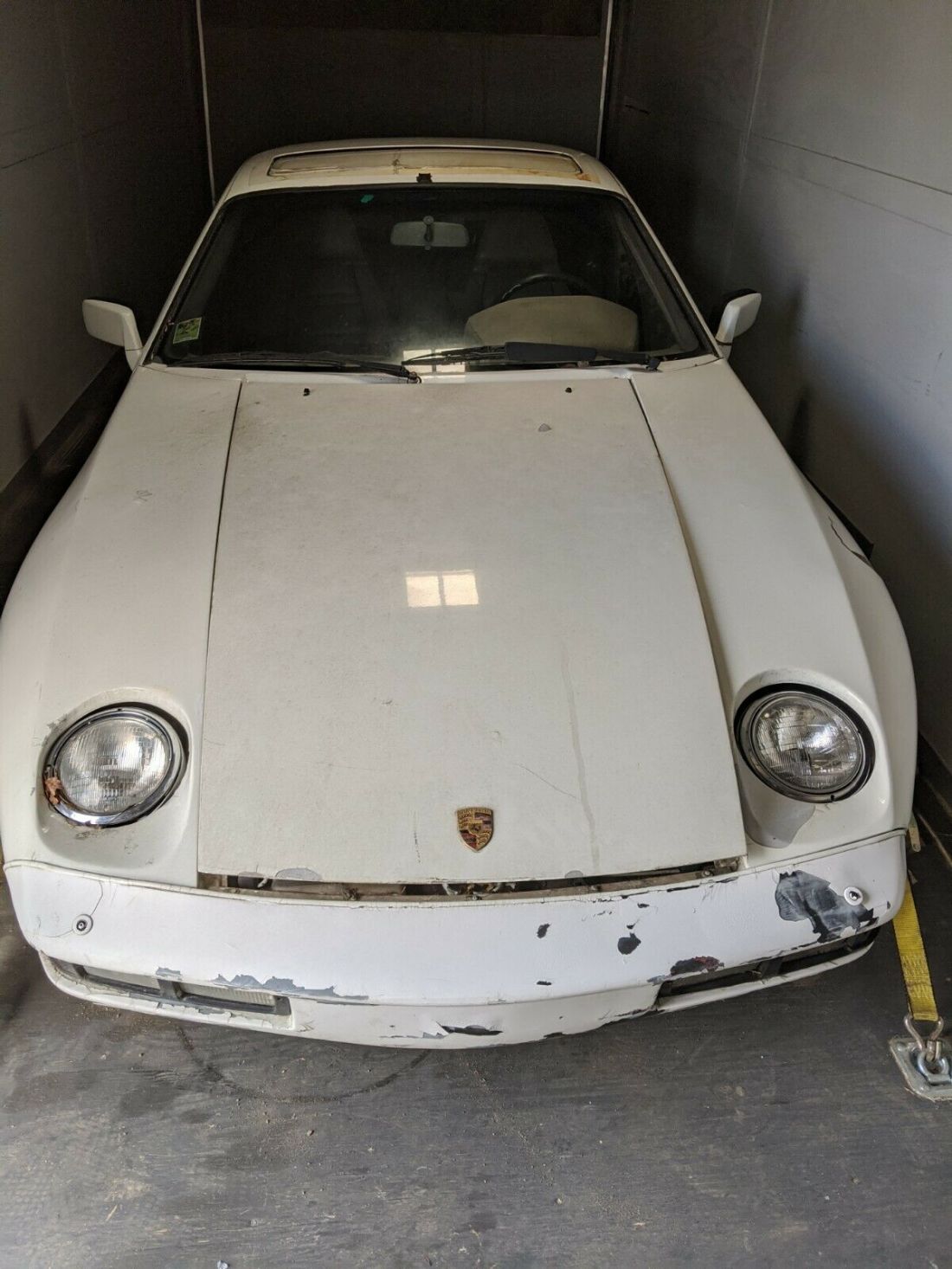 1983 Porsche 928 Runs Drives restore or parts. 1983 Porsche 928 S