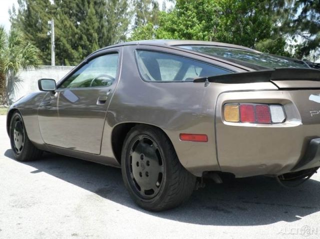 1983 Porsche 928 S - photo 11