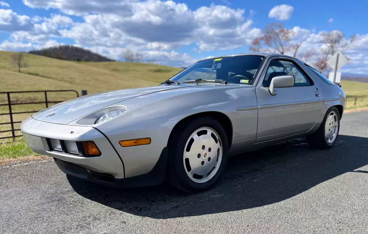 1983 Porsche 928 S 5-Speed 1983 Porsche 928 S