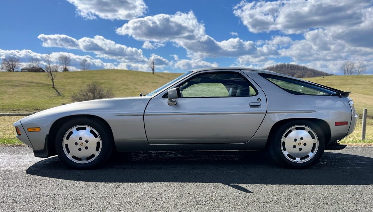 1983 Porsche 928 S - photo 2