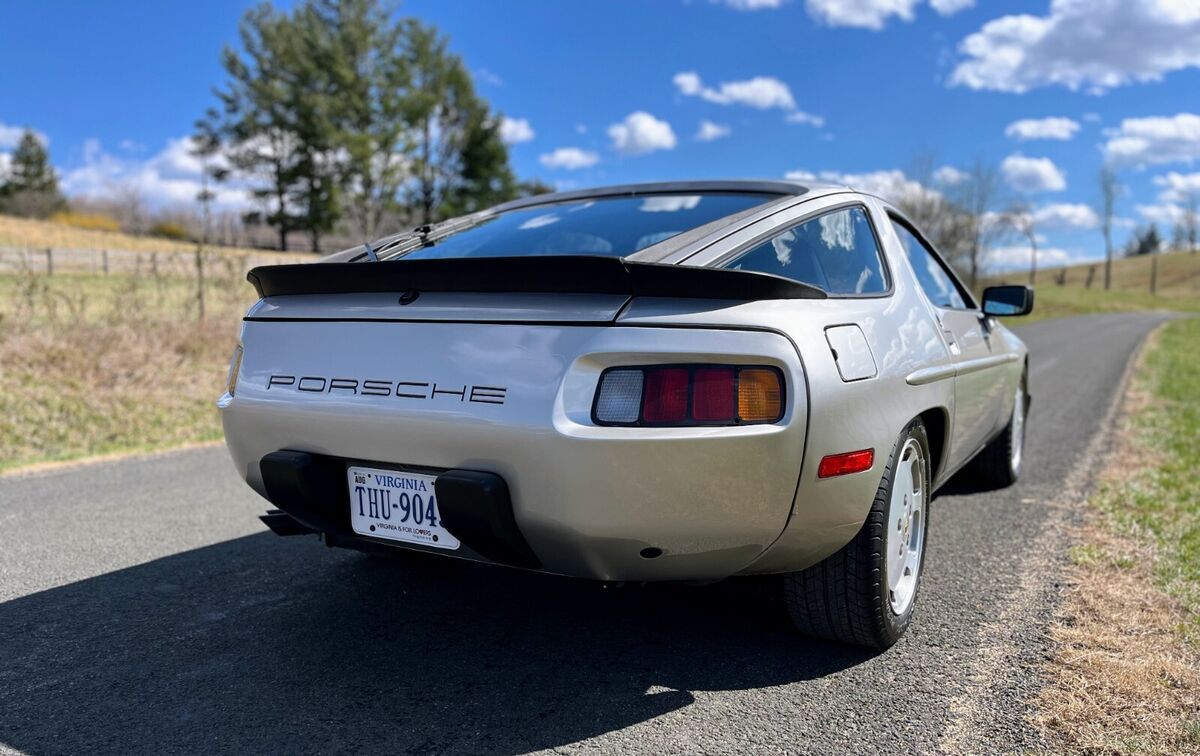 1983 Porsche 928 S - photo 6