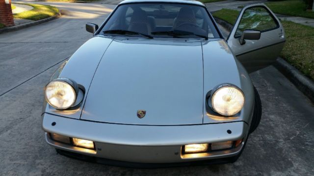 1983 Porsche 928 - photo 2