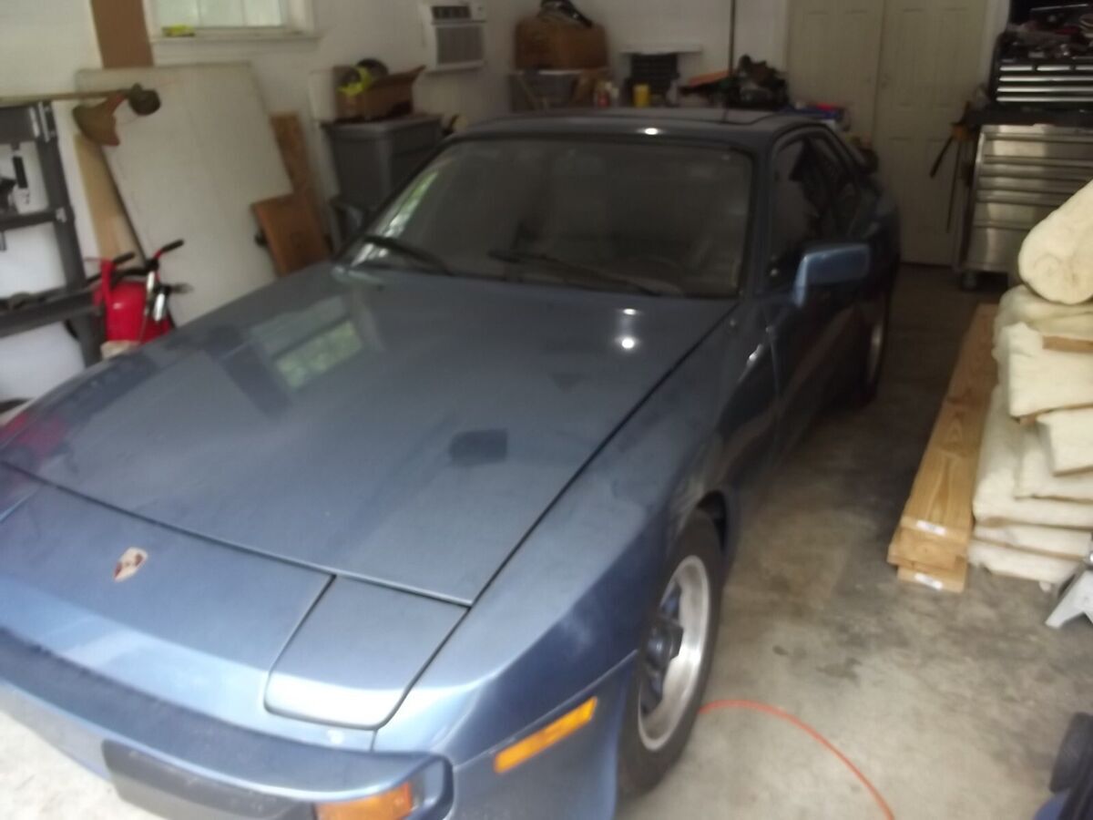 1983 Porsche 944 2dr Hatchback 1983 Porsche 944