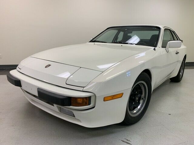 1983 Porsche 944 Low Miles/ Two Owner!/Garage Kept/ Serviced/ Clean - photo 5