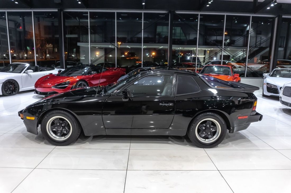 1983 Porsche 944 Manual Transmission! Upgraded Sound System! - photo 10