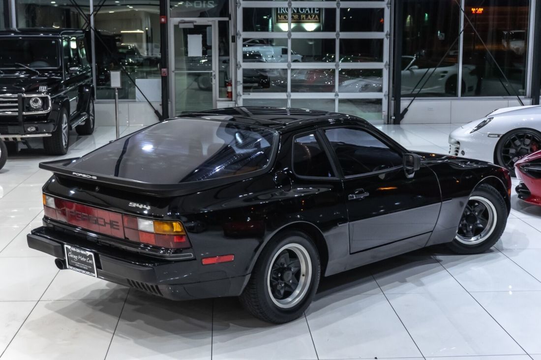 1983 Porsche 944 Manual Transmission! Upgraded Sound System! - photo 12