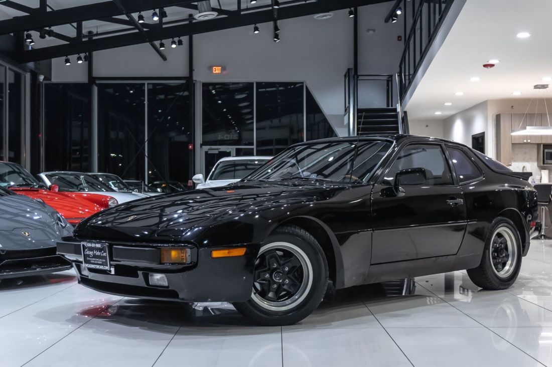 1983 Porsche 944 Manual Transmission! Upgraded Sound System! - photo 2