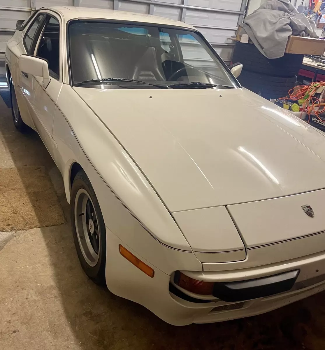 1983 Porsche 944 Coupe White 1983 Porsche 944