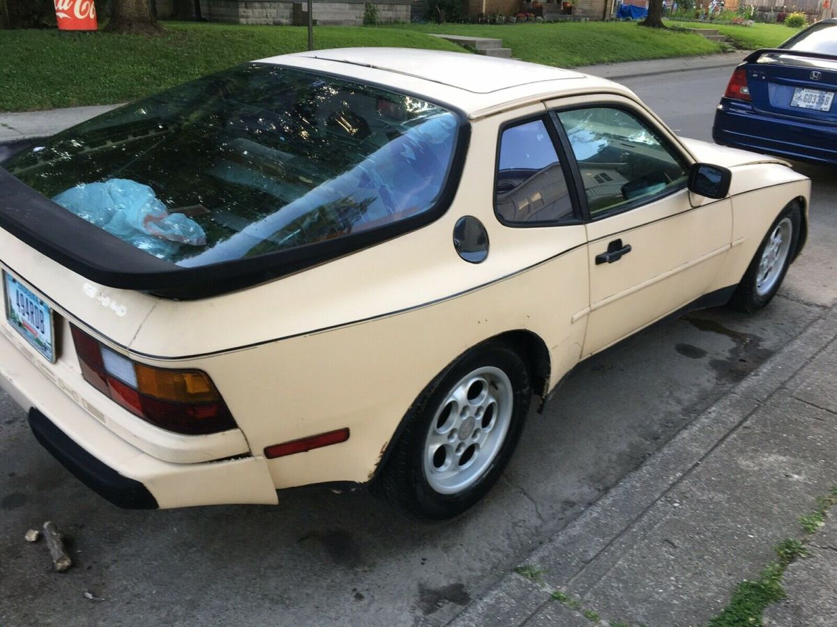 1983 Porsche 944 - photo 2