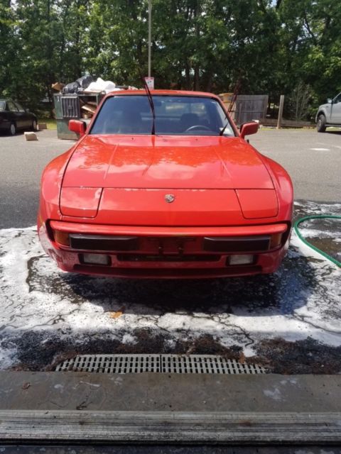 1983 Porsche 944 MANUAL TRANS. Not running. Complete car. Excellent parts car 1983 Porsche 944