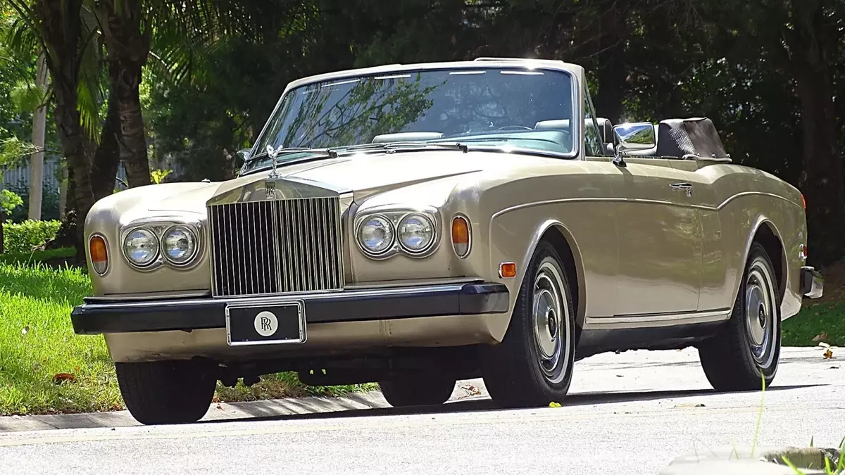 1983 ROLLS ROYCE CORNICHE BEAUTIFUL CONDITION INSIDE AN OUT WITH JUST 72000MILES 1983 Rolls-Royce Corniche