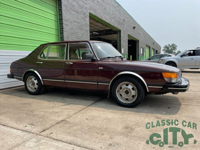 1983 Saab 900 - photo 2