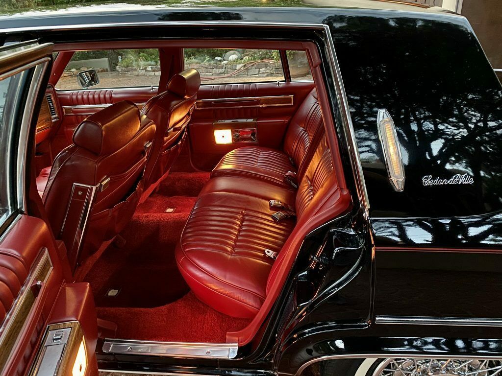 1983 Cadillac Brougham - photo 2