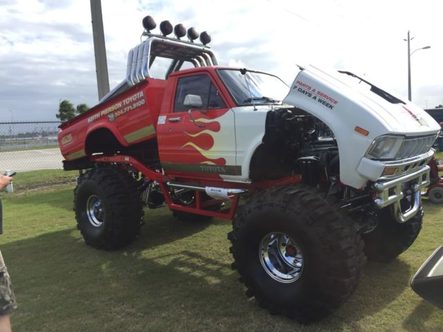 1983 Toyota 4x4 MINI MONSTER Chevy V8 44" Boggers tilt bed tilt nose AMAZING!!!! 1983 Toyota Hilux sr5