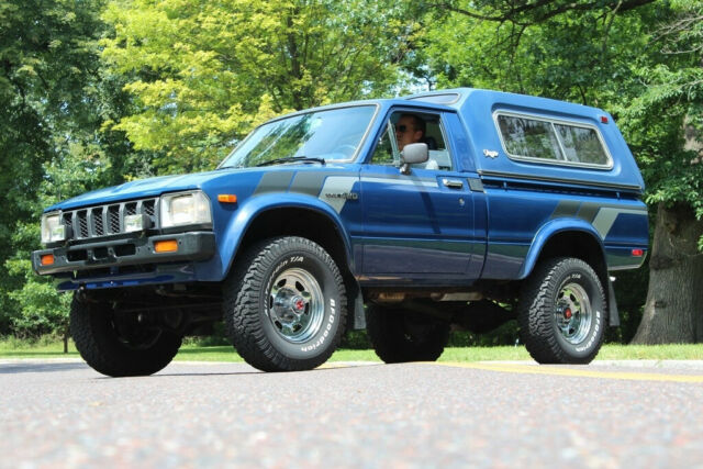 1983 Toyota 4WD pickup truck - photo 3