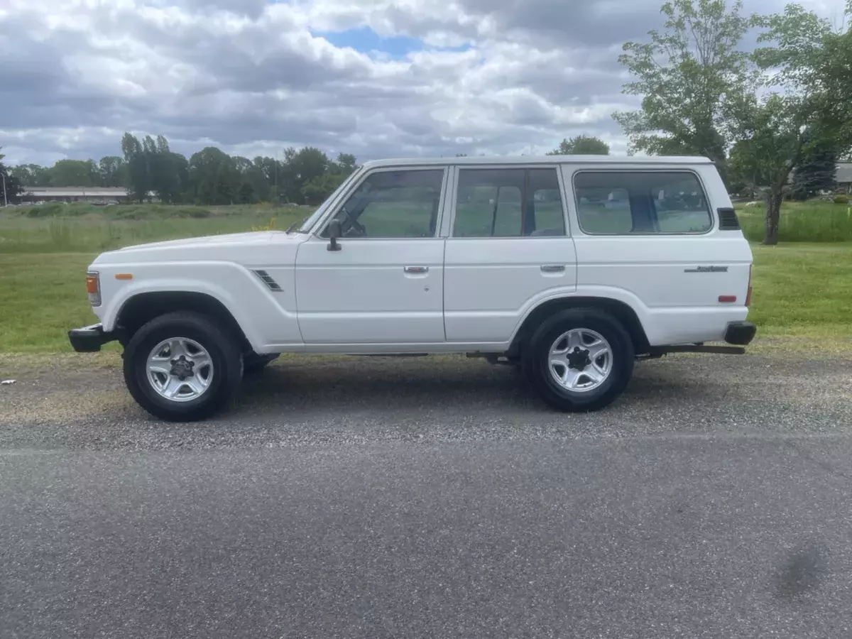 1983 Toyota Land Cruiser FJ60 4x4 2F 4.2L Worldwide NO RESERVE 1983 Toyota Land Cruiser FJ60