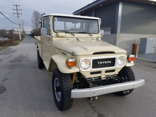 1983 Toyota Land Cruiser pick up truck FJ43 like HJ45 FJ45 FJ40 bj42 landcruiser 1980 Toyota Land Cruiser