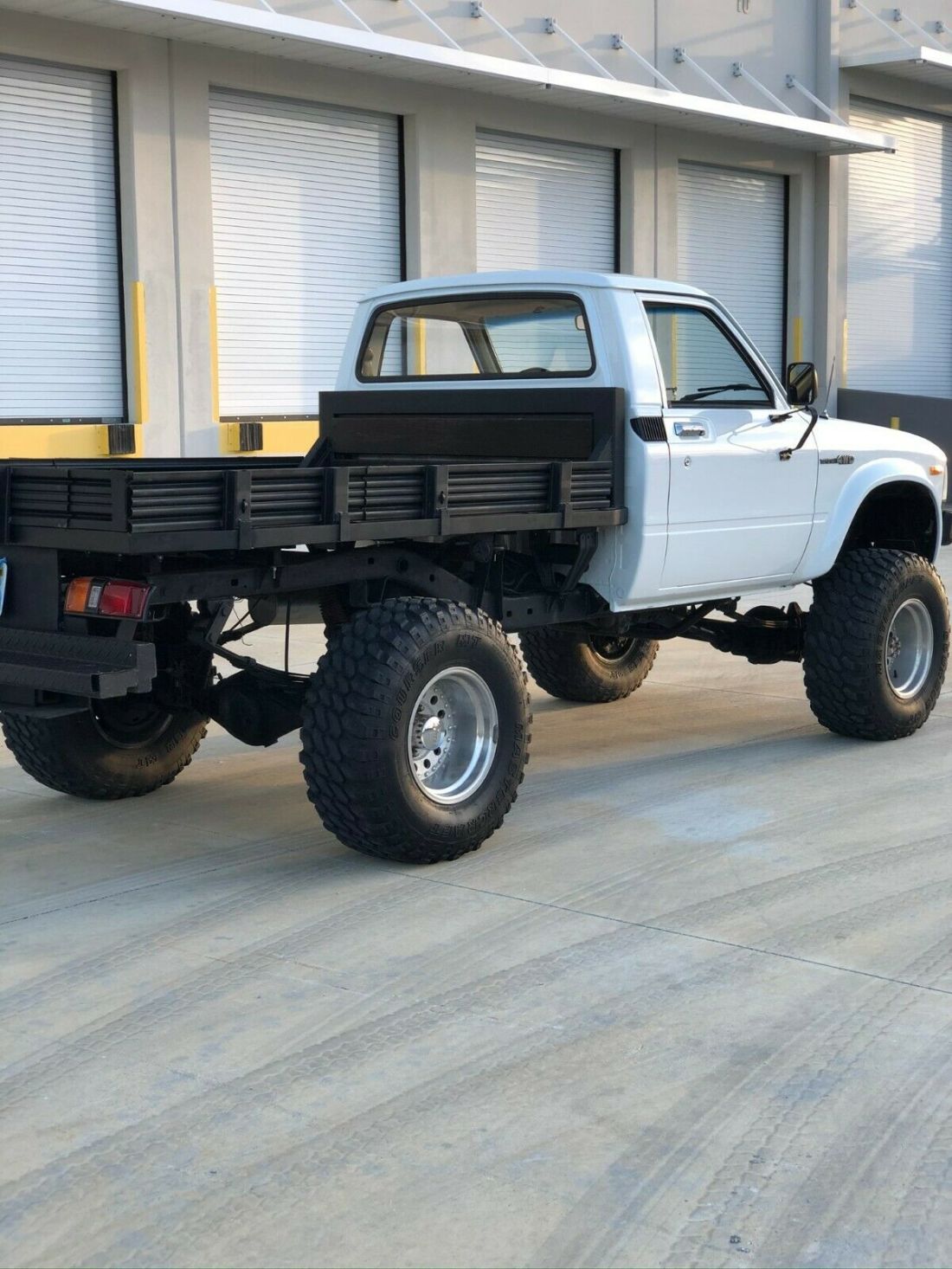 1983 Toyota Pickup SR5 DLX 1/2 TON SHORT BED 4X4 - photo 4