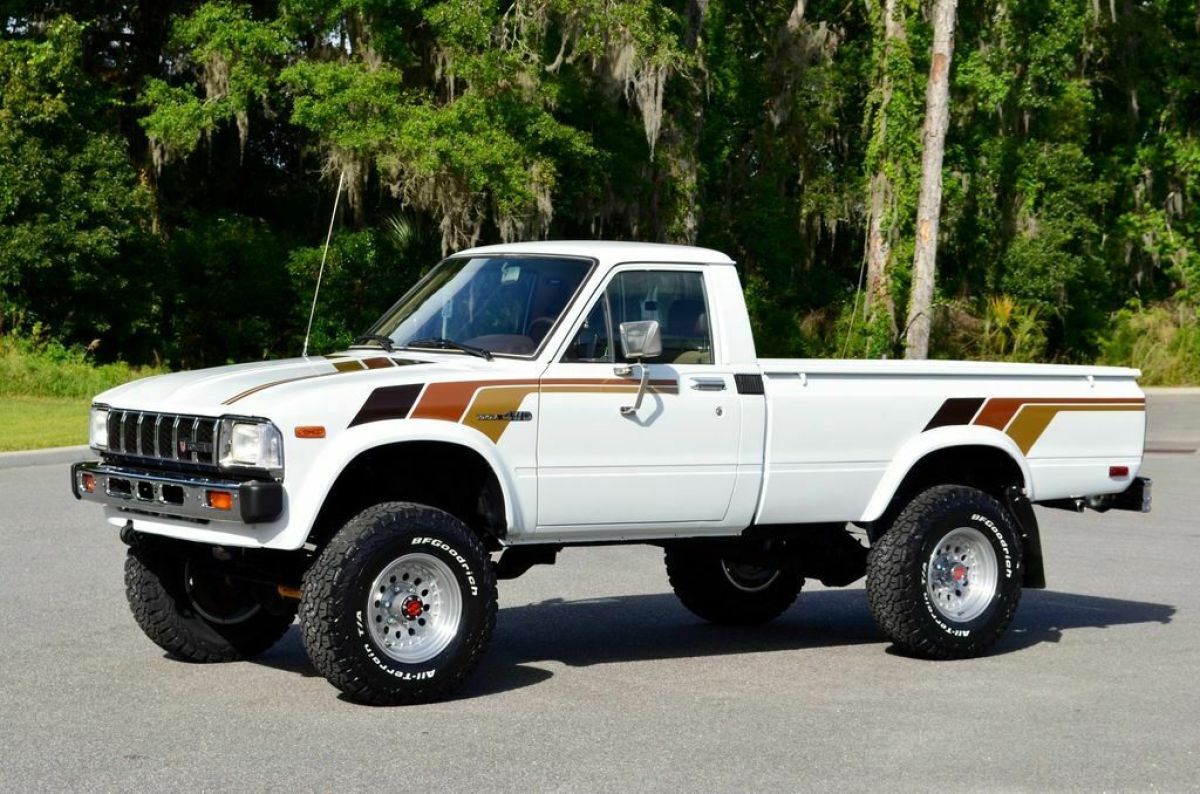 1983 Toyota Pickup SR5 4WD 5-SPEED LONGBED - 63K MILES - 250+ HD PICS - photo 4