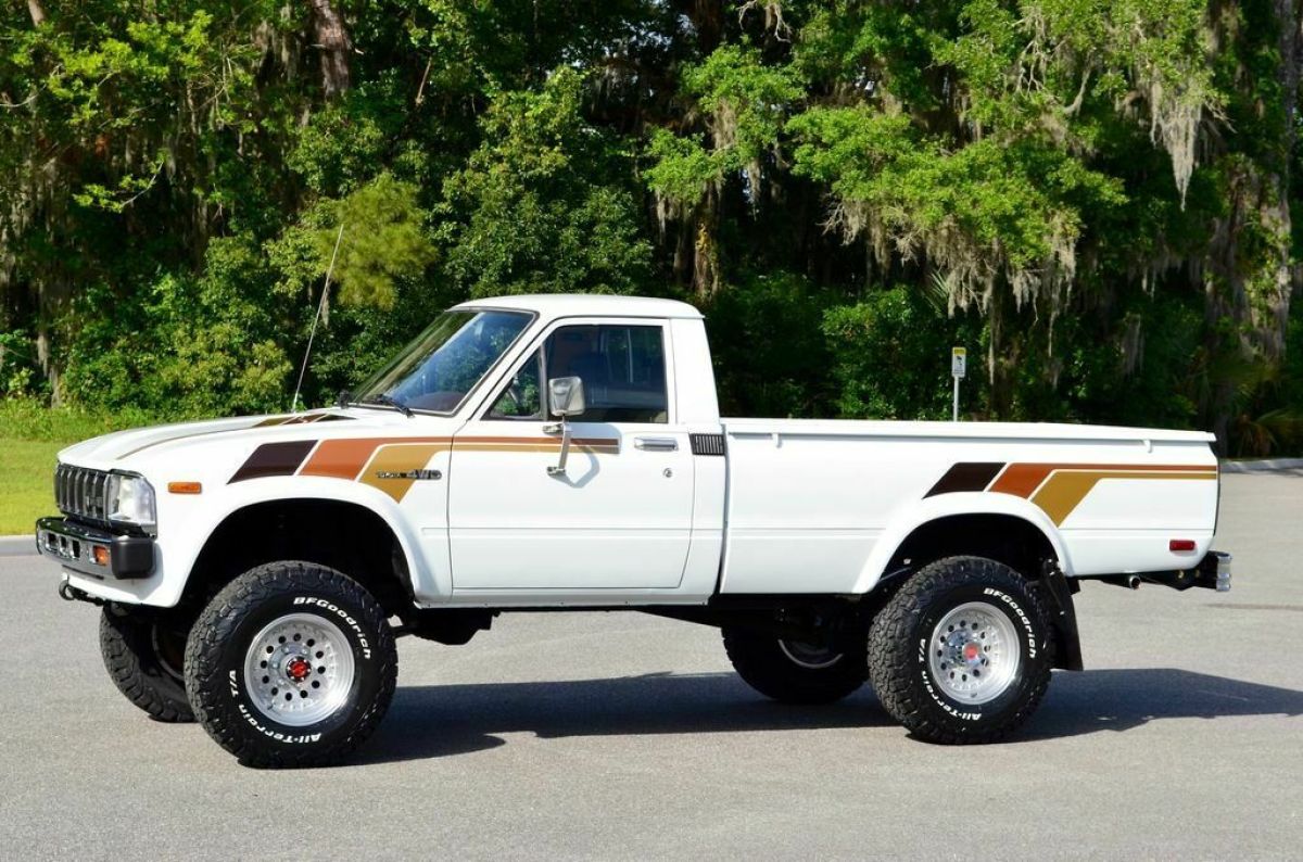 1983 Toyota Pickup SR5 4WD 5-SPEED LONGBED - 63K MILES - 250+ HD PICS - photo 5