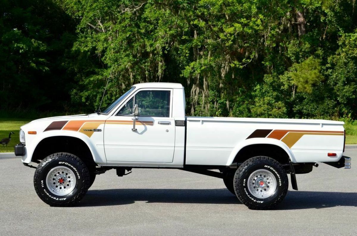 1983 Toyota Pickup SR5 4WD 5-SPEED LONGBED - 63K MILES - 250+ HD PICS - photo 6