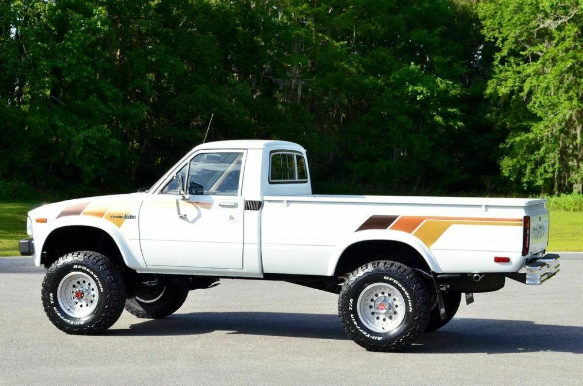 1983 Toyota Pickup SR5 4WD 5-SPEED LONGBED - 63K MILES - 250+ HD PICS - photo 7