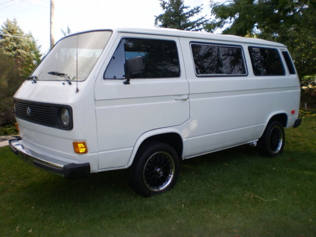 1983 Volkswagen Bus/Vanagon L Standard Passenger Van 3-Door - photo 3