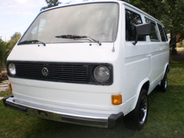 1983 Volkswagen Bus/Vanagon L Standard Passenger Van 3-Door - photo 4