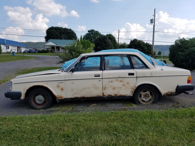 1983 Volvo 240 - photo 2
