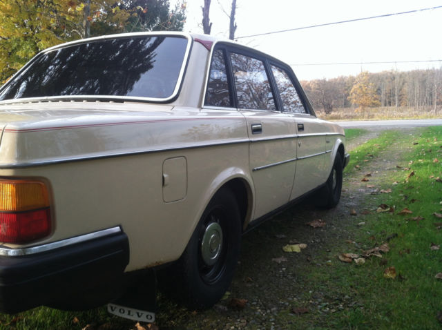 1983 Volvo 240 DL - photo 2