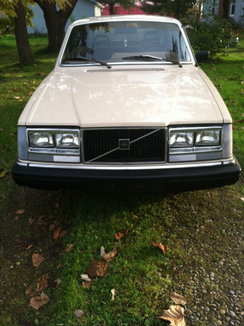 1983 Volvo 240 DL - photo 4