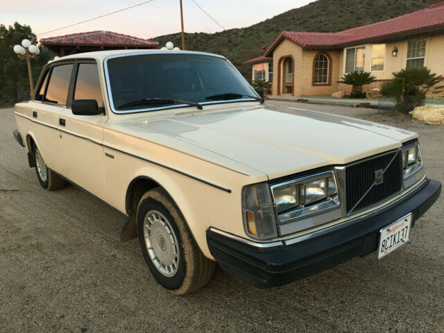 1983 Volvo 240DL 1983 Volvo 240 DL