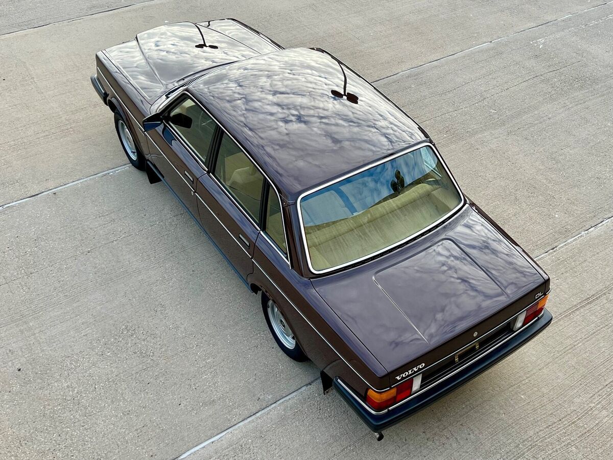 1983 Volvo 240 - photo 12