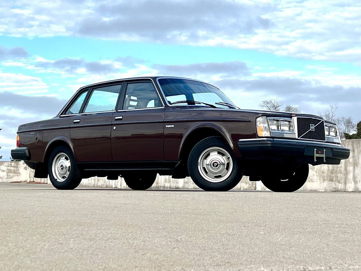 1983 Volvo 240 - photo 2