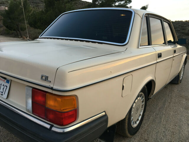 1983 Volvo 240 DL - photo 4