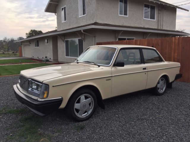 1983 Volvo 242 DL 1983 Volvo 240 DL