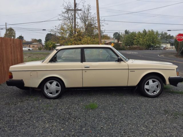 1983 Volvo 240 DL - photo 4