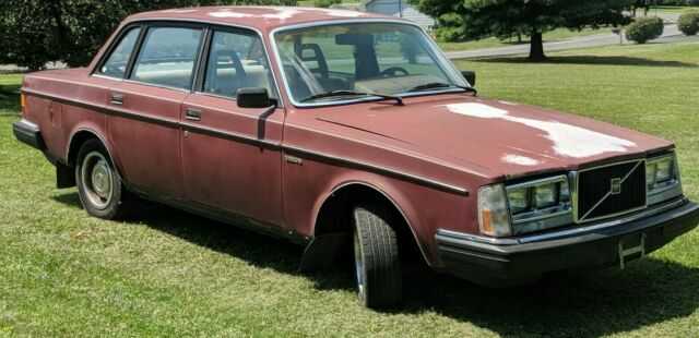 1983 Volvo 244 DL Sedan 1983 Volvo 240 DL