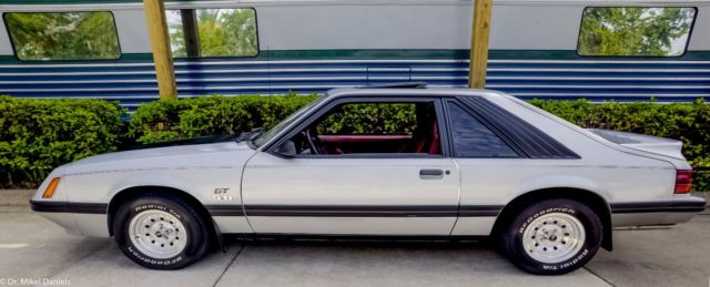 1984 Ford Mustang 3 door sedan - photo 2