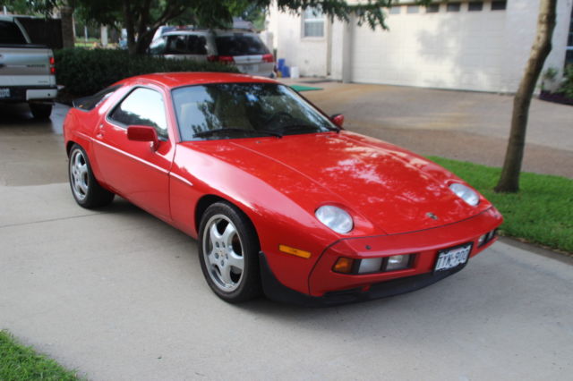 1984 928 S Automatic, Guareds Red 1984 Porsche 928 Leather interior